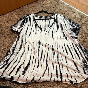 NWOT torrid size 5 tie dye t-shirt